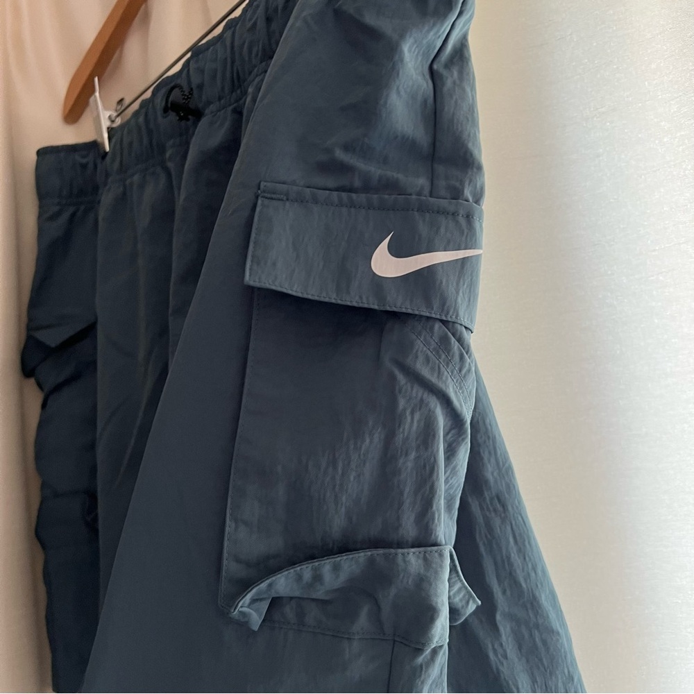 Nike Women’s Shorts - Picture 3 of 5